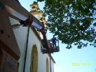 Reinigung der Dachrinnen an der Evangelischen Kirche in Köngen